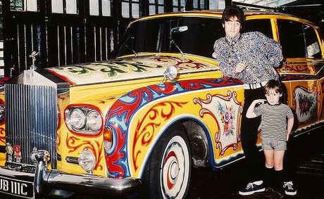 John_Lennon_And_Car_1024-600x400_fct599x369x26_t460